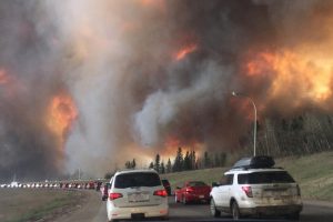 Encyclopedie environnement - feux de vegetation - evacuation Fort McMurray