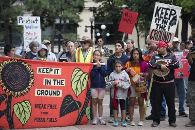 manifestation - arrêt construction - pipeline - nation Sioux - Standing Rock - Dakota - encyclopedie environnement - construction pipeline to pass upstream of the Sioux Nation of Standing Rock