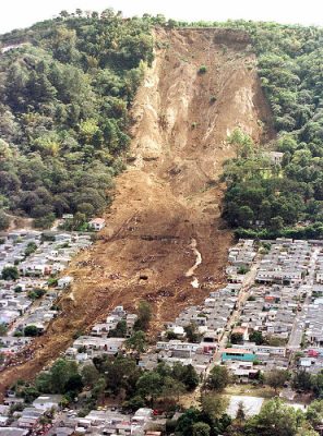 环境百科全书-地震-拉斯科林纳斯滑坡