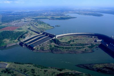 Centrale hydroélectrique Itaipu