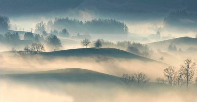 环境百科全书-云层中发生了什么-丘陵地貌上的雾
